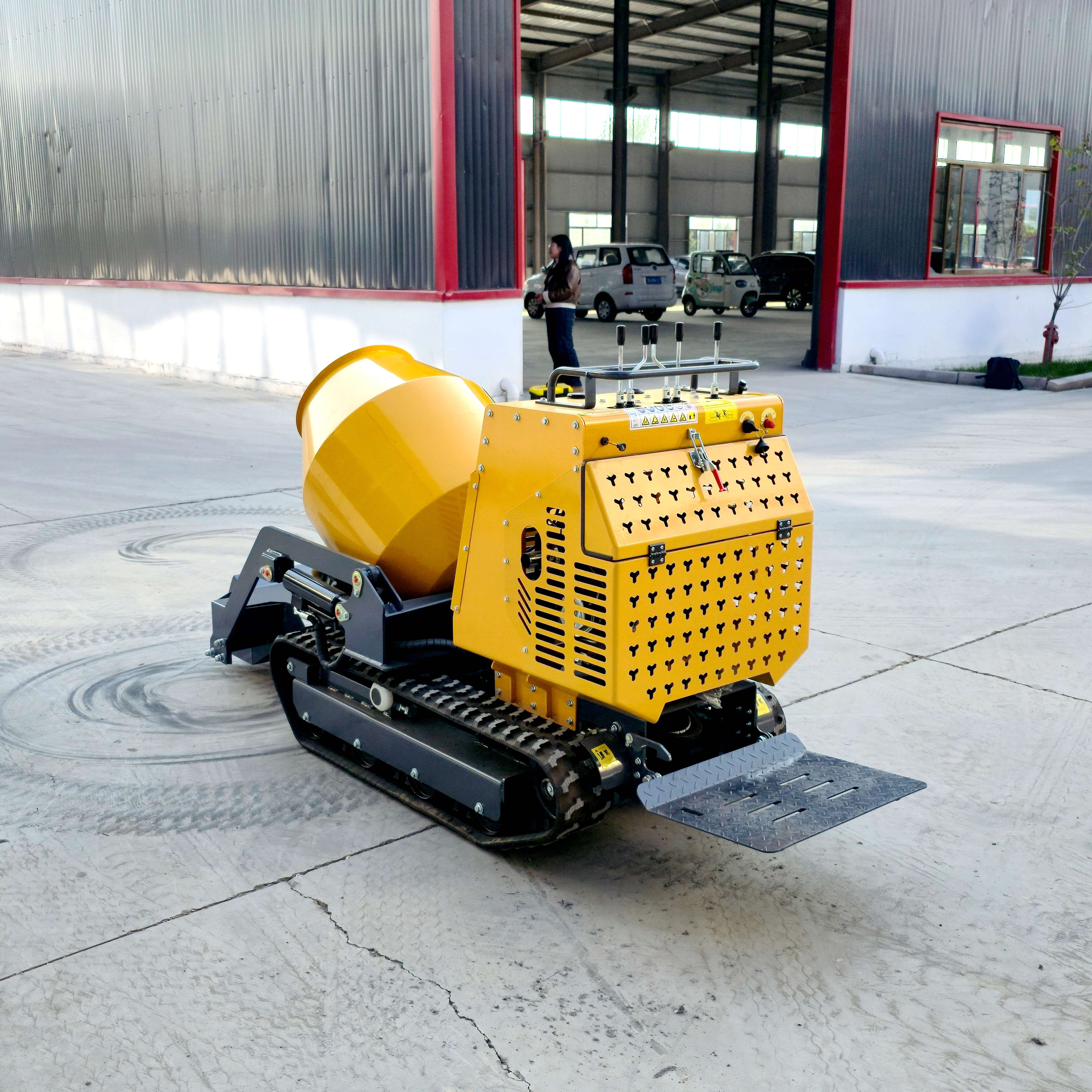 Self Walking Tracked Concrete  - مراجعة Concrete Mixer Machine وسعره